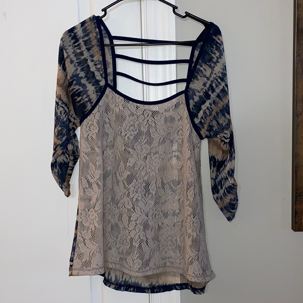 NEVER WORN day trio top from buckle size medium